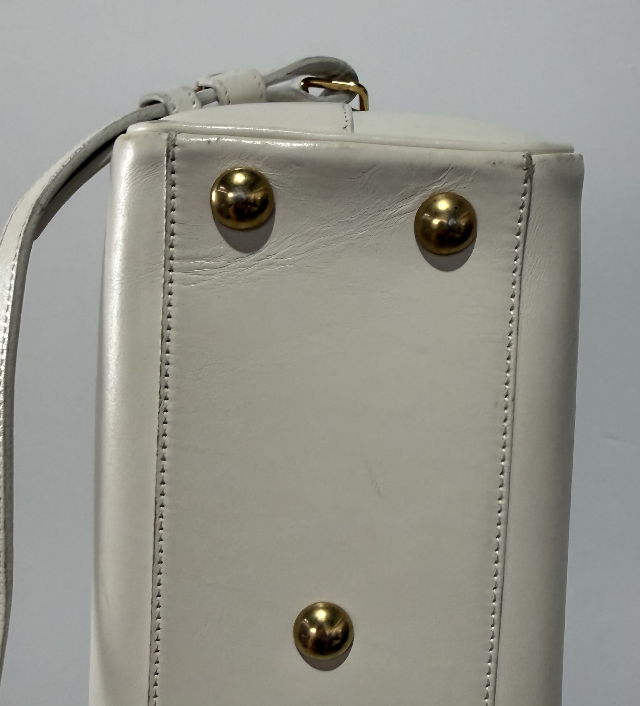 Saint Laurent Duffle Beige - Imagen 5