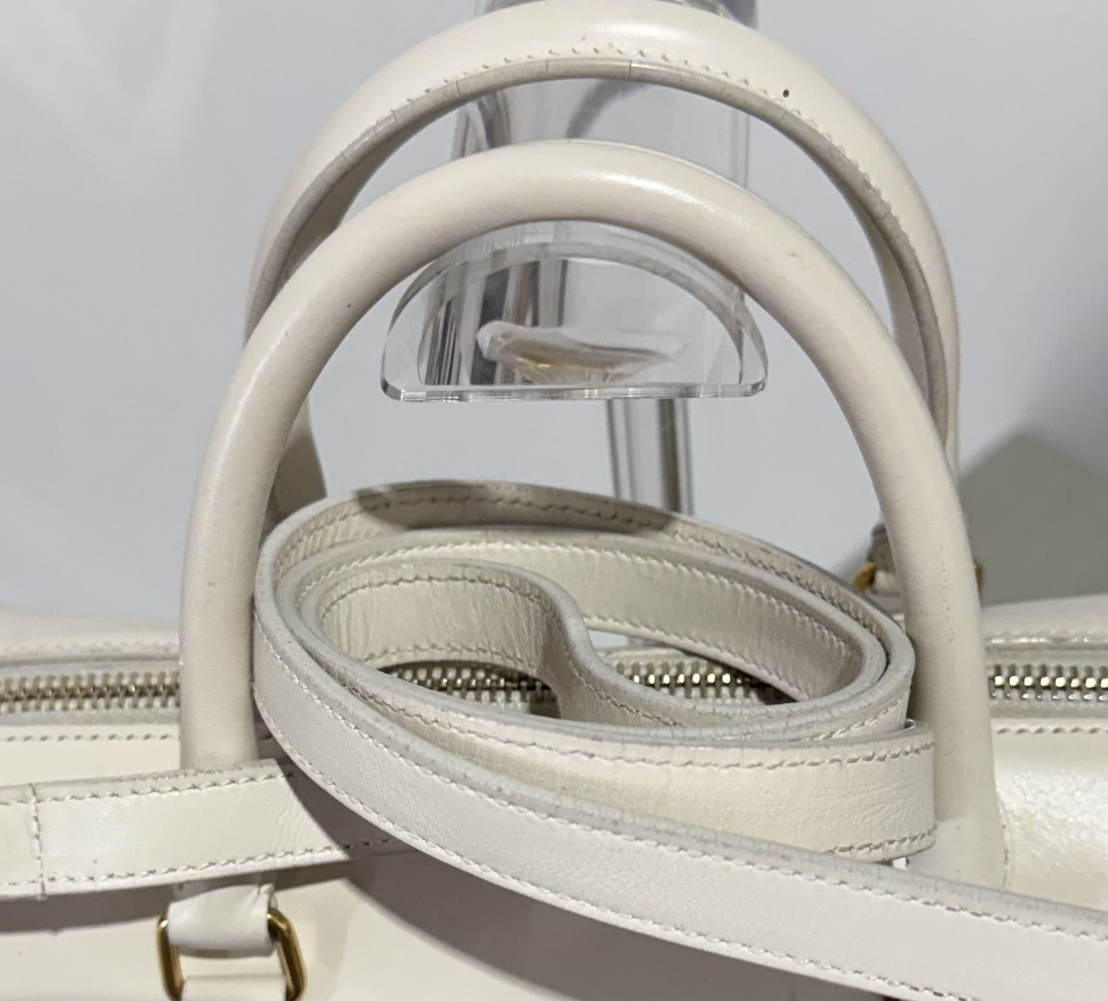 Saint Laurent Duffle Beige - Imagen 4