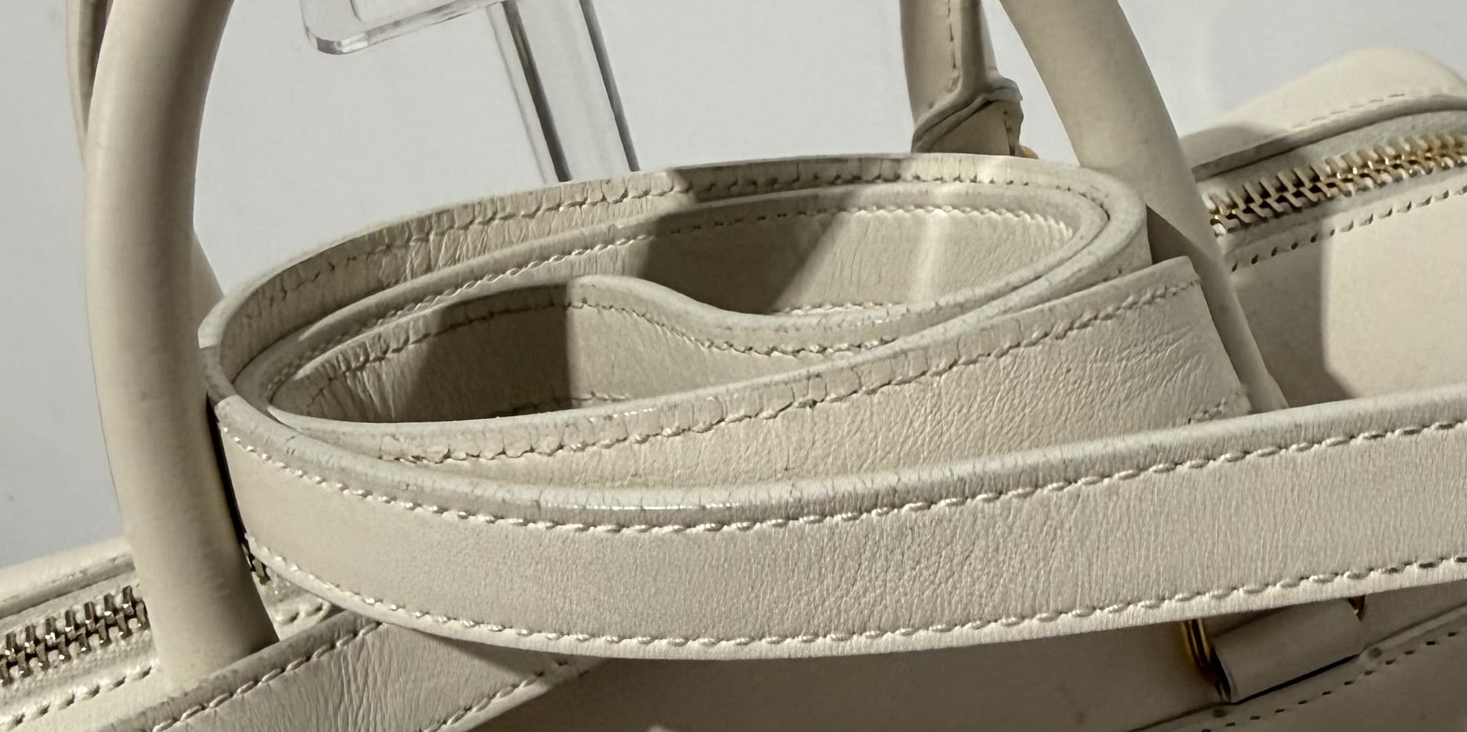 Saint Laurent Duffle Beige - Imagen 2