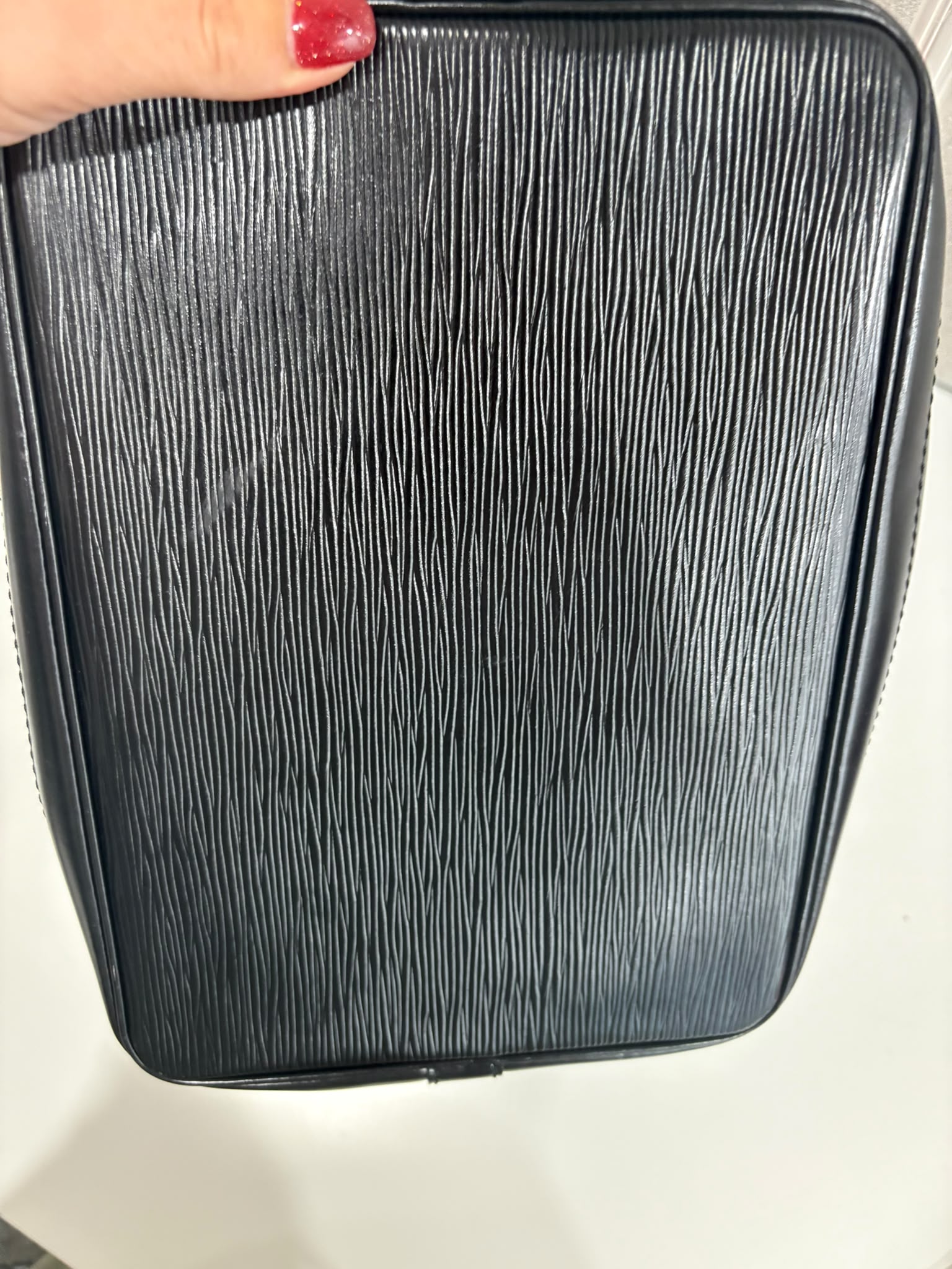 LOUIS VUITTON NOE EPI NEGRO - Imagen 16