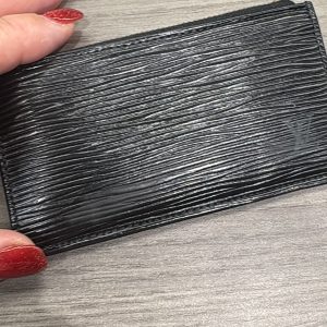 LOUIS VUITTON MONEDERO EPI NEGRO
