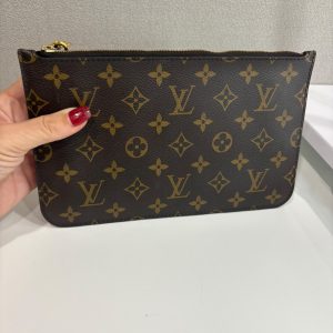 LOUIS VUITTON NECESER