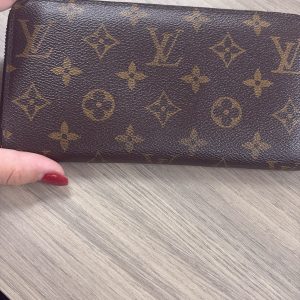 LOUIS VUITTON CARTERA MONOGRAM