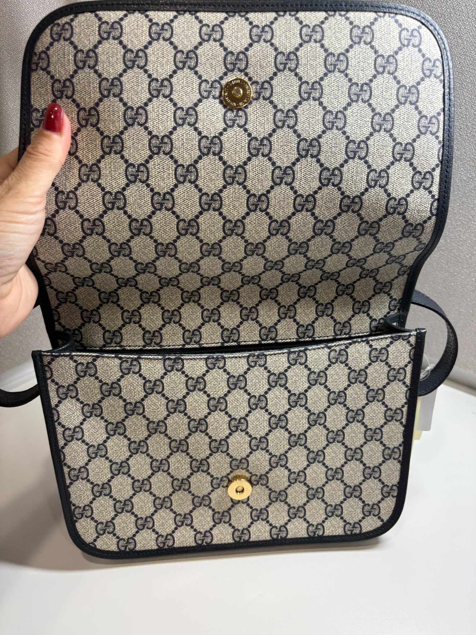 Gucci GG Supreme Messenger Bag - Imagen 9