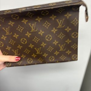 LOUIS VUITTON  TOILETRY 26