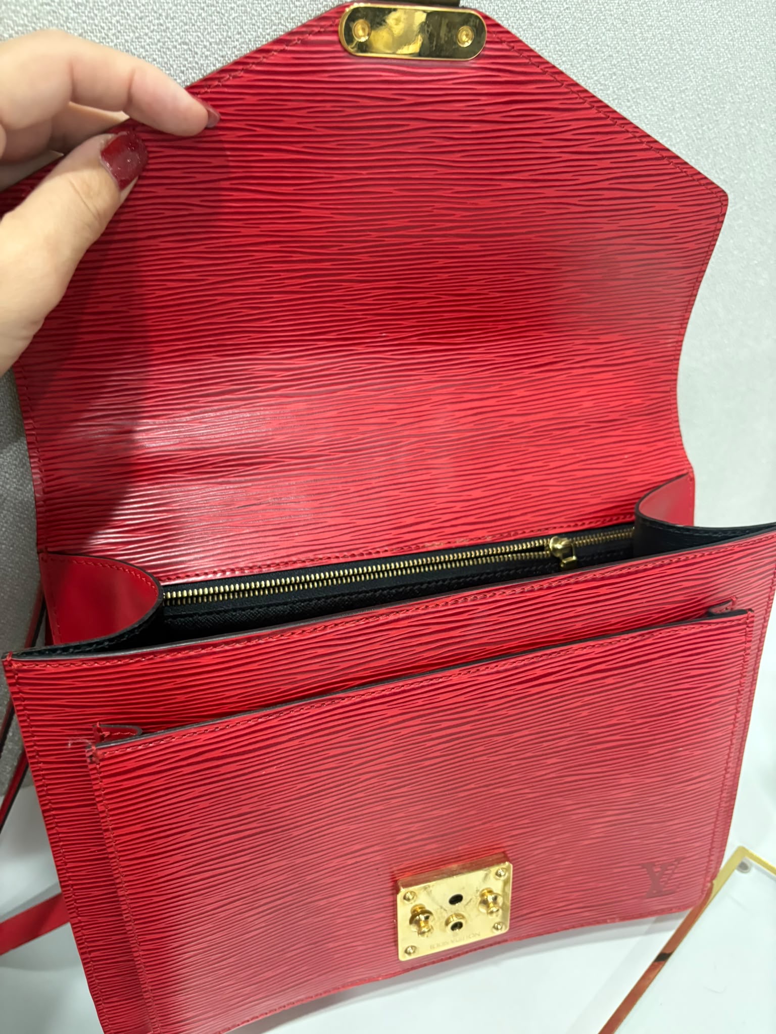 Louis Vuitton Monceau Epi Rouge - Imagen 8