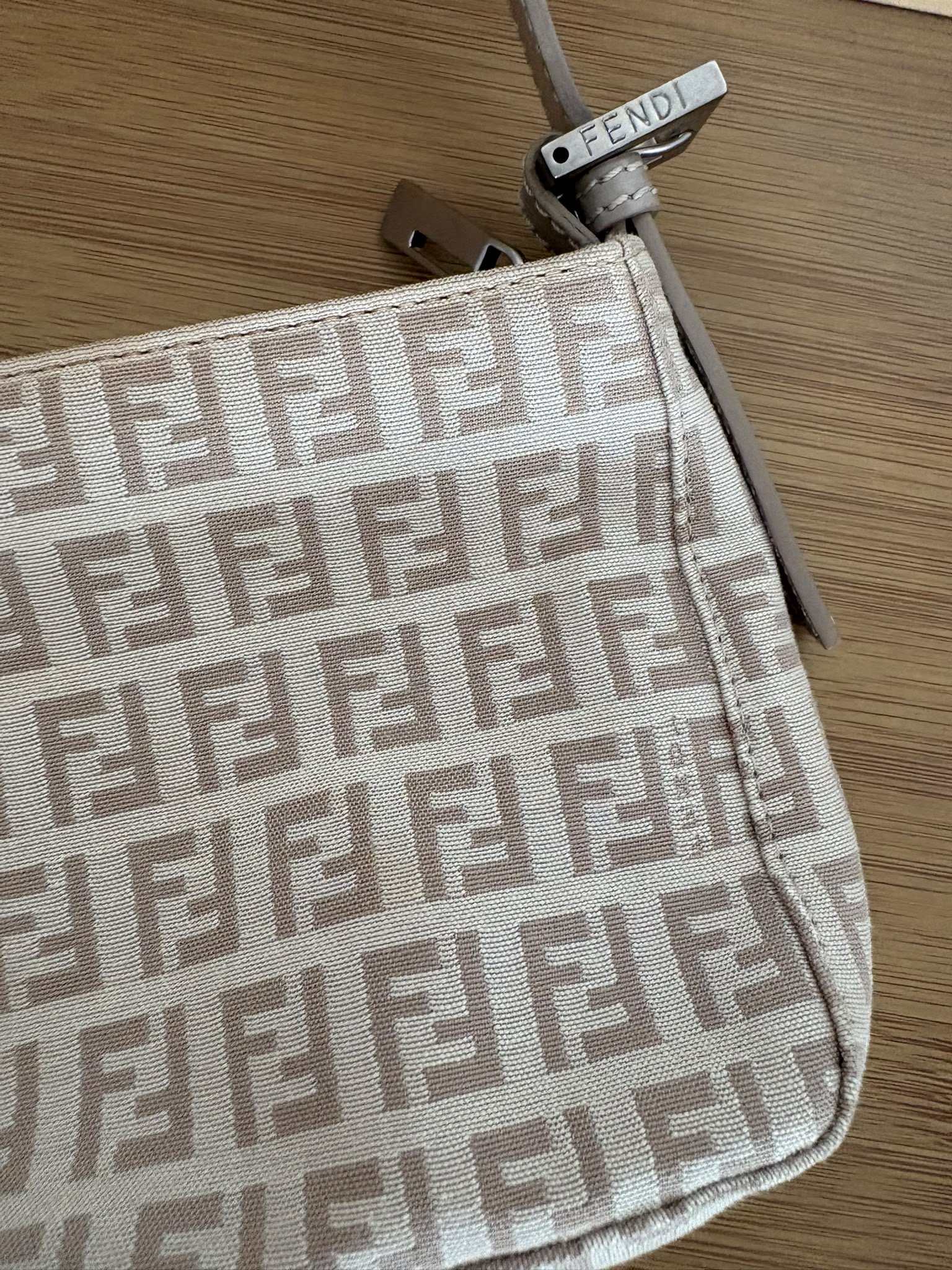 Fendi Zucchino Shoulder Bag Beige - Imagen 2