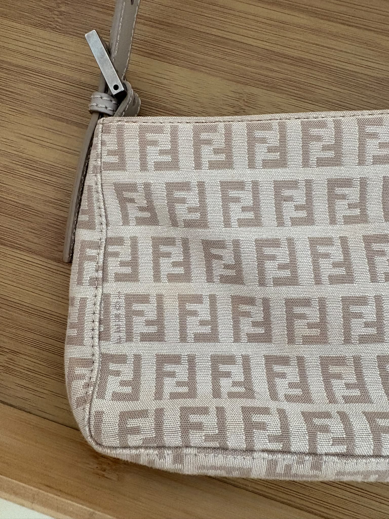 Fendi Zucchino Shoulder Bag Beige - Imagen 5