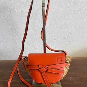 Loewe Mini Gate en piel y rafia naranja